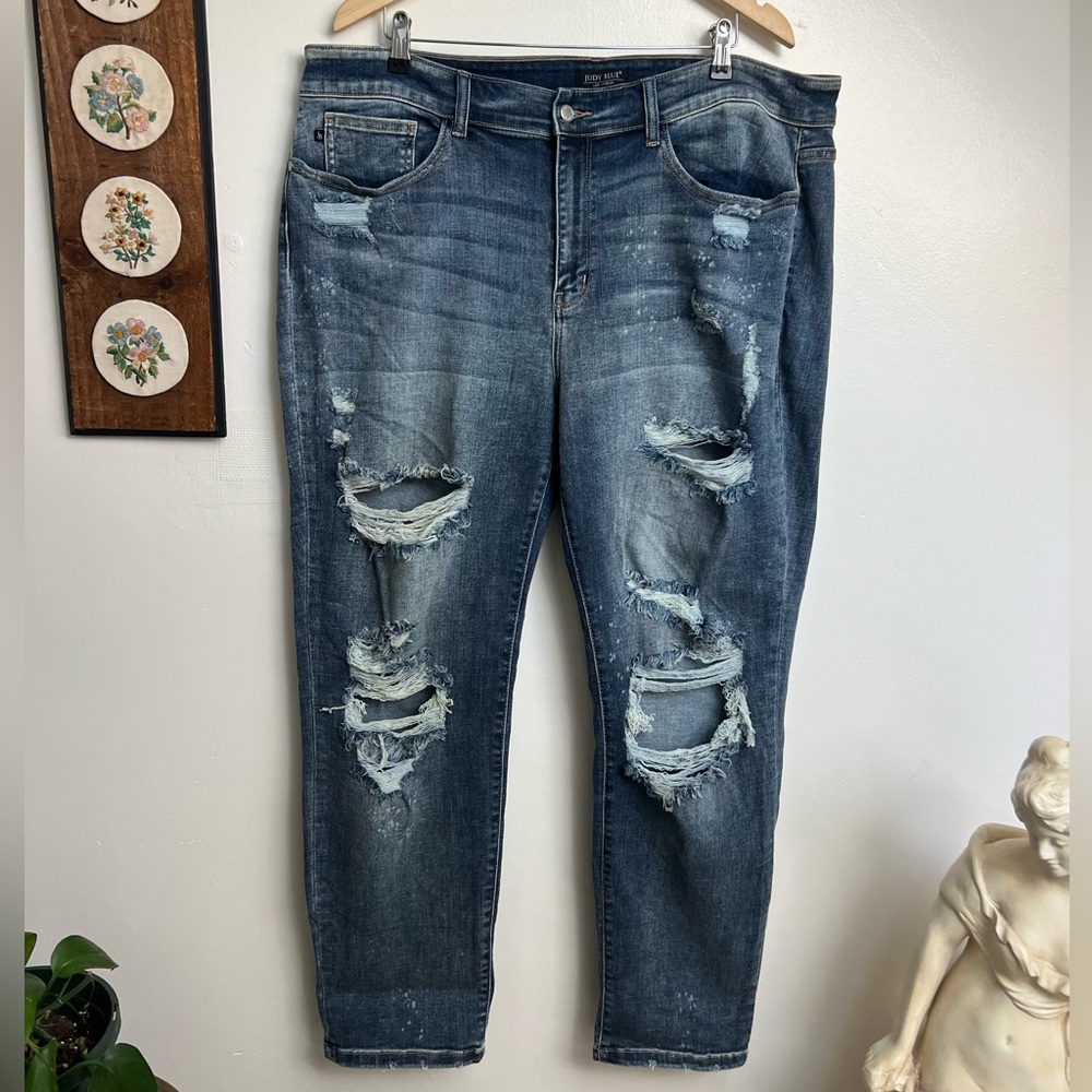 Judy Blue Distressed Dark Blue Boyfriend Fit Jeans 20W Plus size